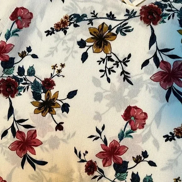 Cure off white flower print blouse - Picture 5 of 9